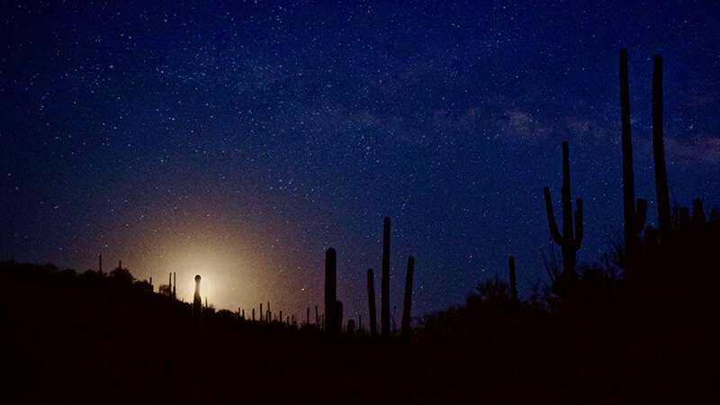 Choose the right location when stargazing under a full moon 2