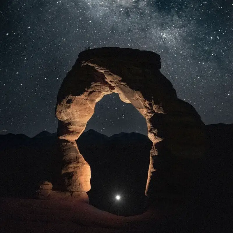delicate arch at night