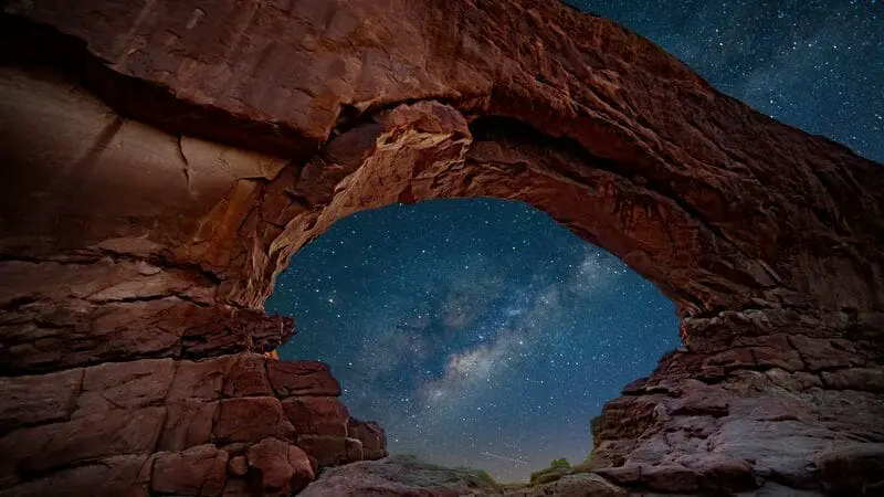 milky way through the windows at arches NP